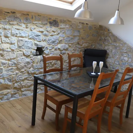 Apartment Pause-toit, Le De Mozet. *